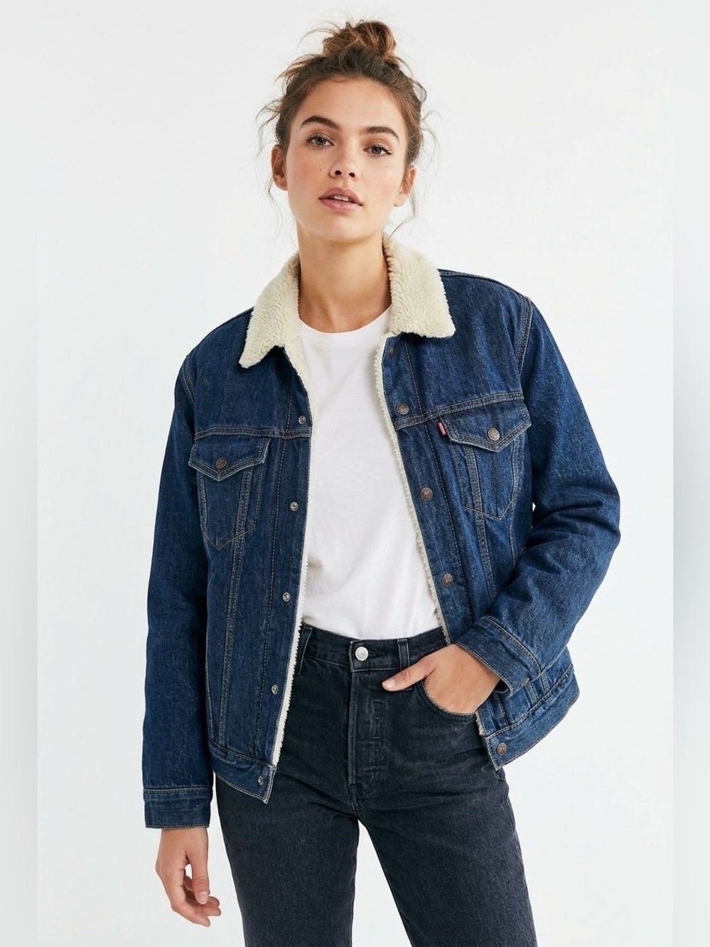 Levis Sherpa Lined Dark Wash Womens
Denim Jacket Size Medium
